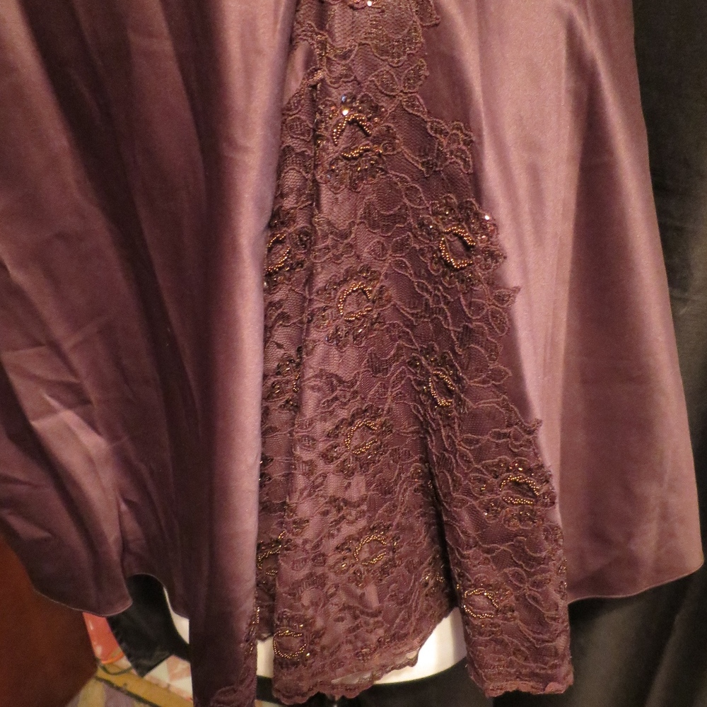 Gown - Picture 4 of 6